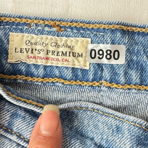 Levi’s Premium Wedgie Fit Straight High Rise Women's Jeans Medium Wash Size 28 - Picture 9 of 12